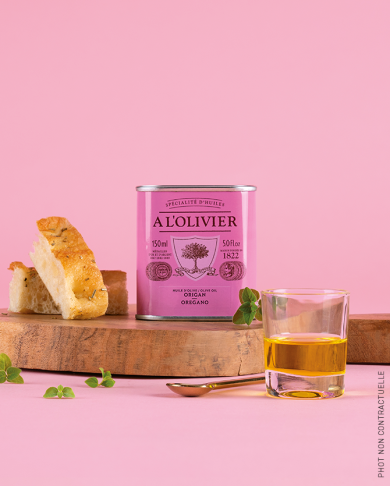 Oregano aromatic olive oil